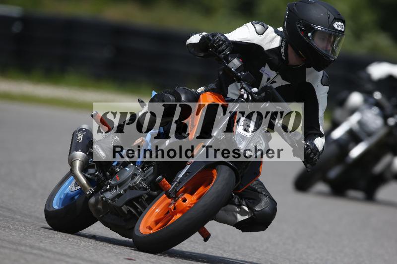 /Archiv-2024/29 12.06.2024 MOTO.CH Track Day ADR/Gruppe blau/8